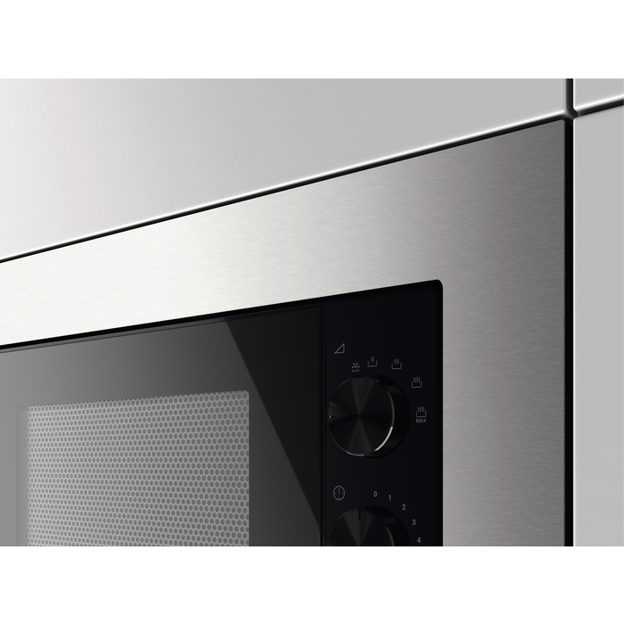 Zanussi - Integrated Microwaves - ZMSN5SX