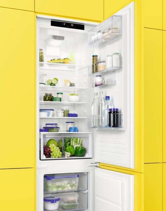 A fridge freezer with SpaceFlex